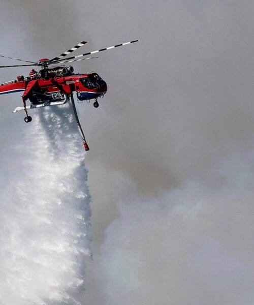 Dos muertos y dos heridos al chocar helicópteros que combatían incendio en Grecia