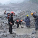 Nepal eleva a 903 los muertos y a 4,247 los desaparecidos por la devastadora riada