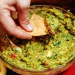 Taylor Farms retira del mercado salsa y guacamole por riesgo de salmonela