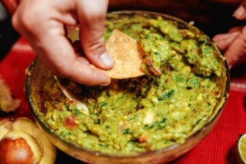 Taylor Farms retira del mercado salsa y guacamole por riesgo de salmonela