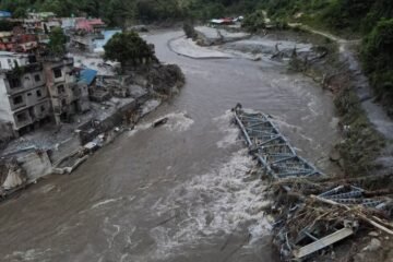 Tragedia en Nepal: 2,500 desaparecidos, 550 muertos y el miedo a una nueva riada