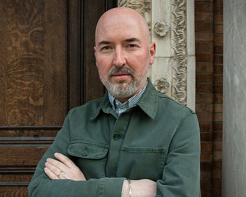Douglas Stuart: «Tengo 50 años y en la primera mitad de mi vida habité un mundo oscuro para los gais»