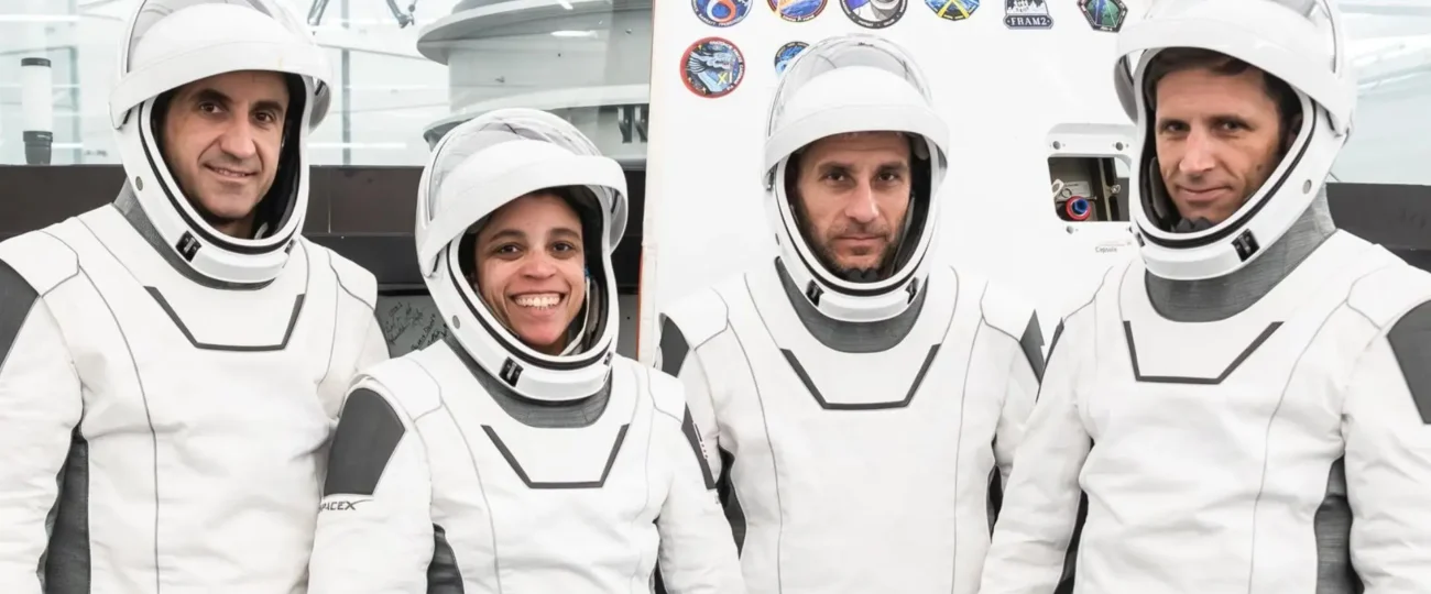 La NASA retrasa un vuelo tripulado tras detectar una fuga en la Dragon de SpaceX antes del lanzamiento