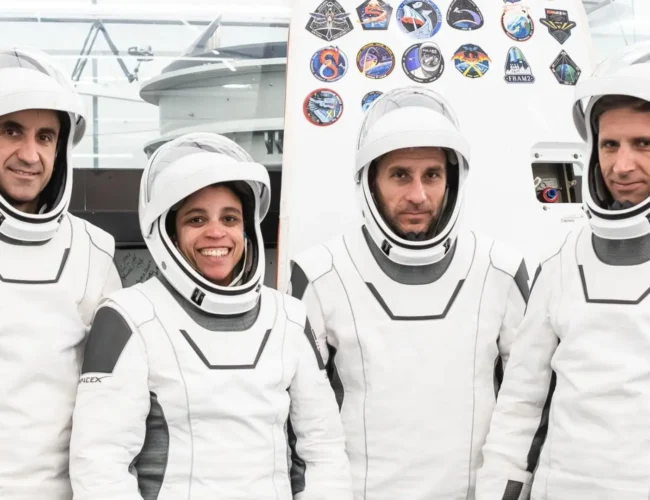 La NASA retrasa un vuelo tripulado tras detectar una fuga en la Dragon de SpaceX antes del lanzamiento