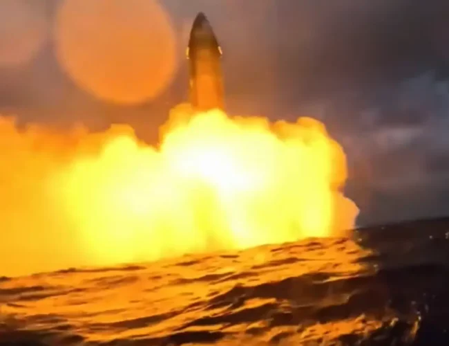 Starship alcanza la órbita y despliega los satélites Starlink, pero termina explotando en su amerizaje