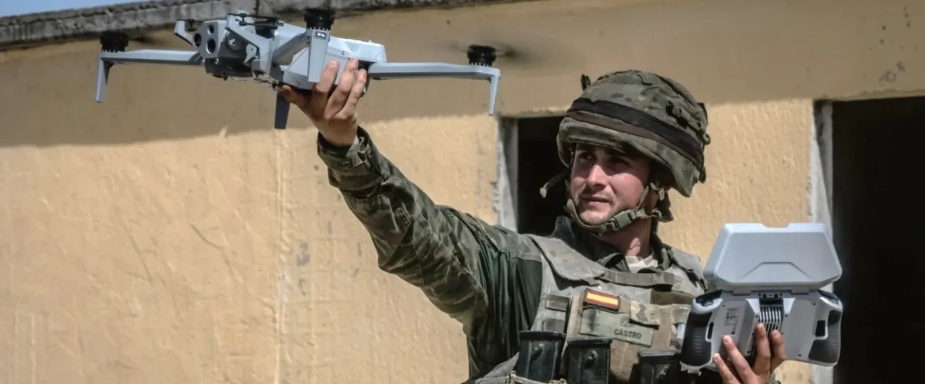 El Ejército español ya usa en Letonia drones capaces de volar sin GPS: así esquivan las interferencias