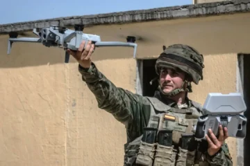 El Ejército español ya usa en Letonia drones capaces de volar sin GPS: así esquivan las interferencias