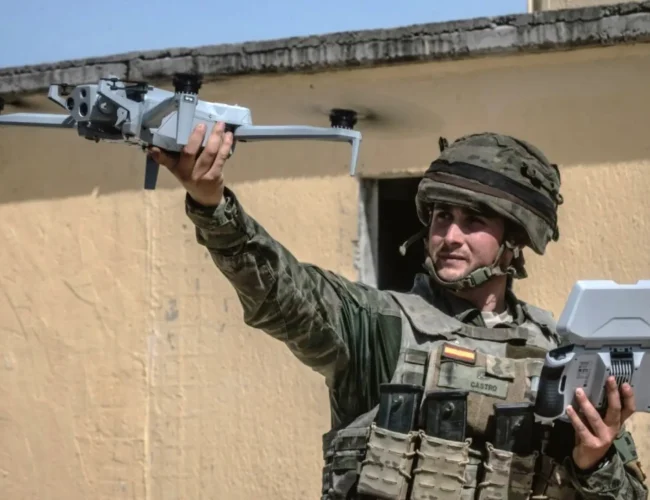 El Ejército español ya usa en Letonia drones capaces de volar sin GPS: así esquivan las interferencias