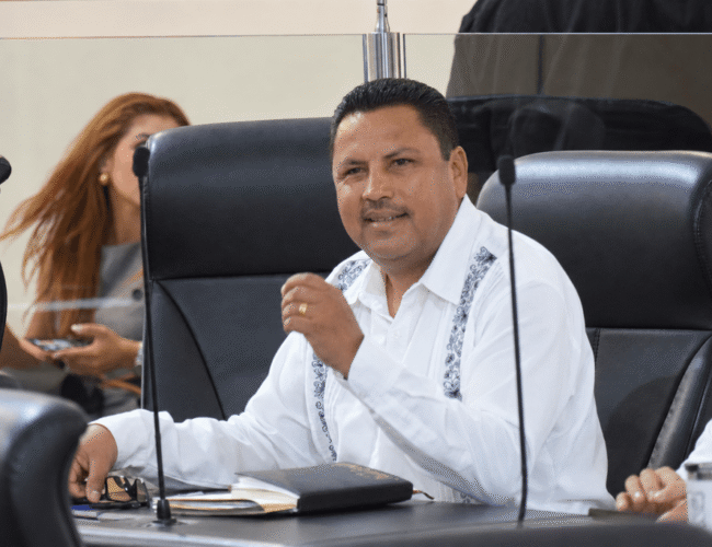 Escogido pide evaluar resultados de restricción de celulares en escuelas