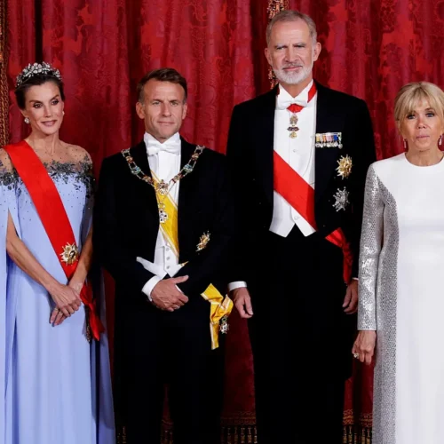 Macron menciona en su discurso ante el Rey Felipe VI al columnista de EL MUNDO Arturo Pérez-Reverte por fascinar «a miles de lectores franceses»