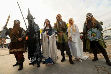 Siete horas de cola por Marvel, 250 euros por una foto y un autógrafo de Frodo y MacGyver contra Trump