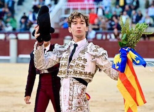 Israel Guirao, un valenciano conquista El Camino hacia Las Ventas en el día de su tierra