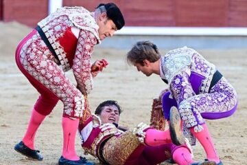 Grave cornada de Álvaro Serrano en su encerrona en Las Ventas