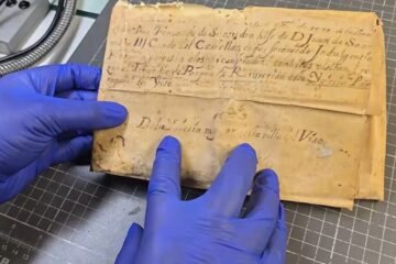La Guardia Civil recupera en Sevilla una bula papal del siglo XVI sustraída por un vecino hace 50 años