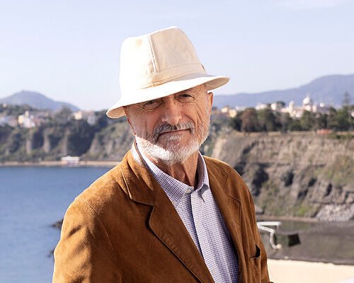 La nueva novela de Arturo Pérez-Reverte: «Europa merece que el Mediterráneo la recolonice. Cada patera, cada invasión y cada emigración extienden el Mediterráneo»