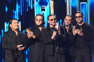 Fuerza Regida, Bad Bunny, Karol G, Peso Pluma y Romeo Santos lideran los Billboard Latinos