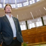 Mario Hernández, responsable de tecnología en el Consejo de Europa: «Los líderes de la industria de la IA saben cómo controlarla»