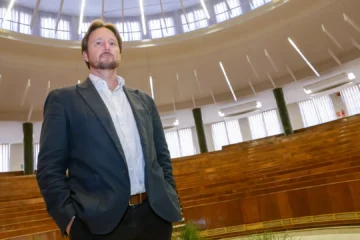 Mario Hernández, responsable de tecnología en el Consejo de Europa: «Los líderes de la industria de la IA saben cómo controlarla»