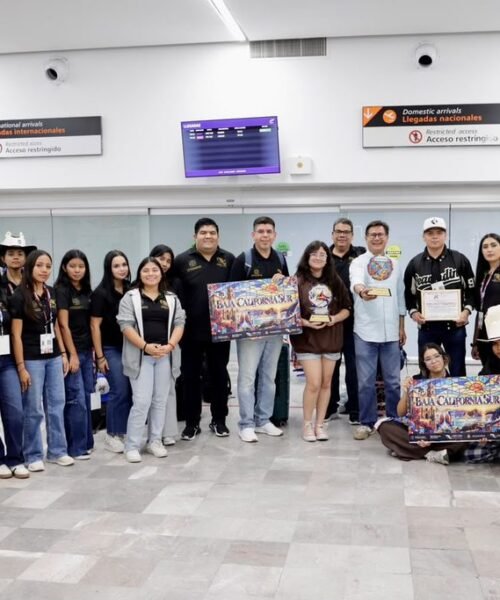Estudiantes de CECyTE BCS triunfan en festival nacional de arte