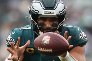 Jalen Hurts se perderá el resto de temporada tras presentar coágulos de sangre en pulmones