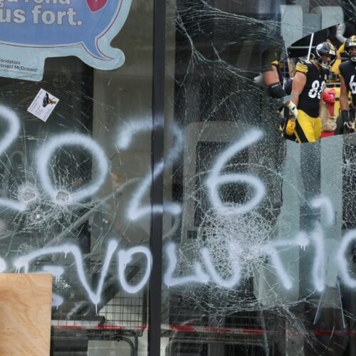 Saints-Steelers y su cita histórica en París en medio de disturbios y protestas civiles