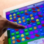 Europa investiga a Minecraft, Candy Crush y otros juegos por cómo hacen gastar dinero a sus usuarios
