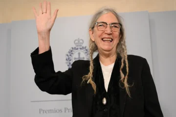 Patti Smith carga contra el «liderazgo deplorable» de Trump: «Me siento avergonzada de la administración actual»